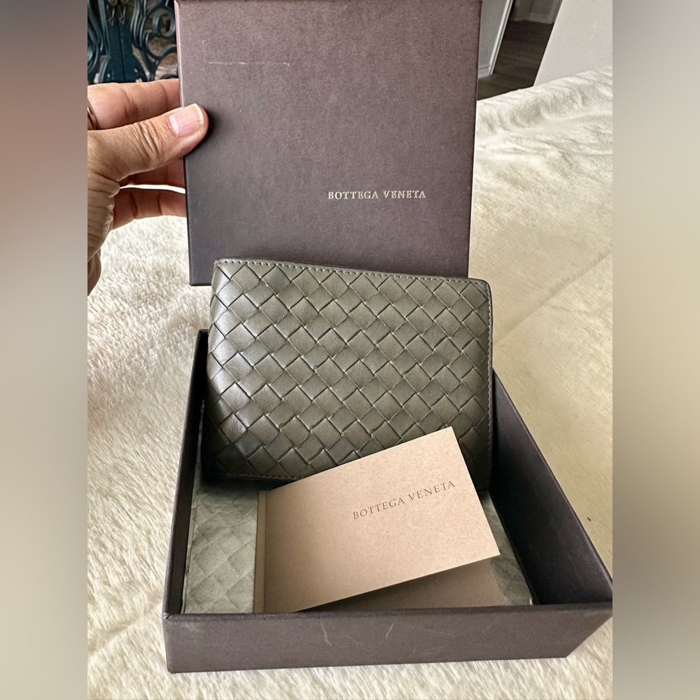Bottega Veneta Entrecciato Men’s Bifold Wallet